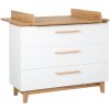 Biela nízka detská komoda v dekore duba s prebaľovacím pultom 118x104 cm Finn – Roba