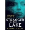 Stranger In The Lake (Kimberly Belle)(Brožovaná)