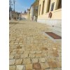 3 Pieskovec dlažba kocky 8/11 cm, 1 t = 6,4 m2