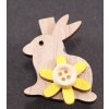 Veľkonočný zajačik z dreva s kvietkom na kolíčku - biela, zelená, žltá - rozmer 4 cm x 2,5 cm žltá_CEZ2445