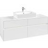 VILLEROY & BOCH Collaro závesná skrinka pod umývadlo na dosku (umývadlo v strede), 4 zásuvky, s LED osvetlením, 1400 x 500 x 548 mm, Glossy White, C131B0DH