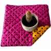 Sedák 40x40x2cm Puntík Černý na Amarantovém a Žultém