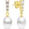 Brilio Silver Pôvabné pozlátené náušnice so zirkónmi a perlou EA1046Y