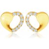 Šperky eshop - Náušnice v žltom zlate 375 - symetrické srdiečko s výrezom, okrúhle číre zirkóniky S4GG243.02