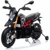 Beneo elektrická motorka Aprilia Dorsoduro 900 Licencované 12V batéria Eva mäkké kolesá 2 x 18W motor odpruženie kovový rám kovová vidlica pomocné kolieska čierna