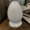 Porcelánová korenička vajíčko so zlatým lemovaním Reutter Porzellan (Elegantná porcelánová korenička na soľ a korenie s klasickým dizajnom)