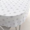 Biante Teflónový oválny obrus TF-112 Vianočné sivé vločky na bielom 120x200 cm