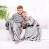 DecoKing Lazy Detská deka s rukávmi sivá