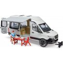 Bruder 2672 Mercedes-Benz Sprinter Camper s figurkou