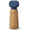 Mlynček z dubového dreva na korenie s tmavomodrým detailom z porcelánu Kähler Design Hammershoi, výška 17,5 cm