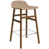 Normann Copenhagen Barová stolička Form Barstool, 65 cm – hnedá/orech