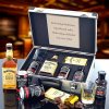 Jack Daniel's Honey whiskey Darčekový kufor k narodeninám, výročiu, sviatku, vianociam Gravírované drevo - text