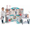 Set lekárska ordinácia s anatómiou ľudského tela Doctor's Office Smoby a zdravotnícky pult s interaktívnou bábikou a doplnkami
