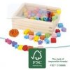 Small Foot Drevené korálky na navliekanie tvarov v krabici