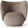Ferm Living Kreslo Rico Faded Velvet – pieskové