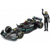 Bburago 1:24 RACE Formula F1 - Mercedes-AMG F1 W14 E (2023) #44 Lewis Hamilton with driver and decor
