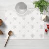 Biante Teflónové prestieranie na stôl TF-101 Vianočné sivé vločky na bielom 30x40 cm