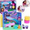 GABBY’S DOLLHOUSE izbička Kocifúra s autíčkom a doplnkami