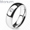 Šperky eshop - Obrúčka z titánu s čírym zirkónom - hladká, 6 mm K17.7 - Veľkosť: 67 mm