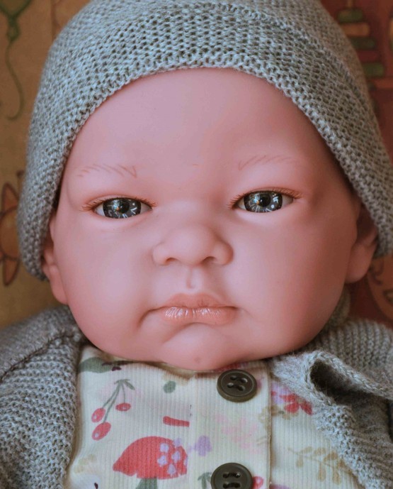 Lamagik Realistické miminko chlapeček John v šedém kabátku