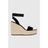 Calvin Klein Semišové Jeans WEDGE SU CON dámske na platforme YW0YW01026 čierna