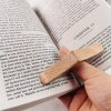 Virálka Drevený držiak otvorenej knihy na palec VKAS001
