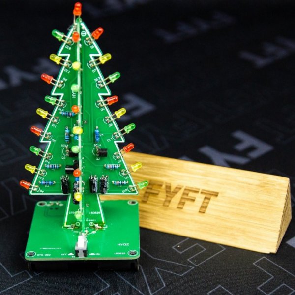 Elektronická stavebnica FYFT Vianočný stromček s LED