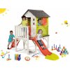 Smoby set detský domček na pilieroch Pilings House s 1,5 m šmykľavkou a športový set s plechovkovou pyramídou a kolky 810800-16