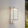 Lucande LED vonkajšie nástenné svietidlo Ferdinand, biele, senzor, 38 cm - 10034905