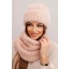 Polski Dámsky komplet čiapka a komín zimný nadýchaný s dekoratívnym emblémom svetlý pudrový ružový biela | ružová One size Polski 5907302610638