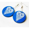Modré folklórne srdiečkové náušnice - kruhy (Drevené folklórne náušnice modré kruhy )