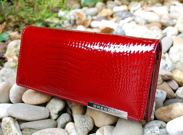Dámska lakovaná kožená peňaženka strieborný patent luxusná tmavá červená