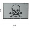 Gumová nášivka 101 Inc Skull and Bones - sivá