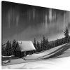 Obraz polárna žiara nad zimnou krajinou v čiernobielom prevedení