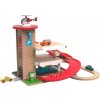 2Kids Toys Dřevěná garáž s vláčkodráhou