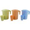 MAKRO - Džbán plast 2,5L a 4 poháre rôzne farby