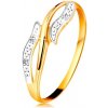 Šperky eshop - Diamantový prsteň zo 14K zlata, zvlnené dvojfarebné ramená, tri číre diamanty BT180.14 - Veľkosť: 54 mm