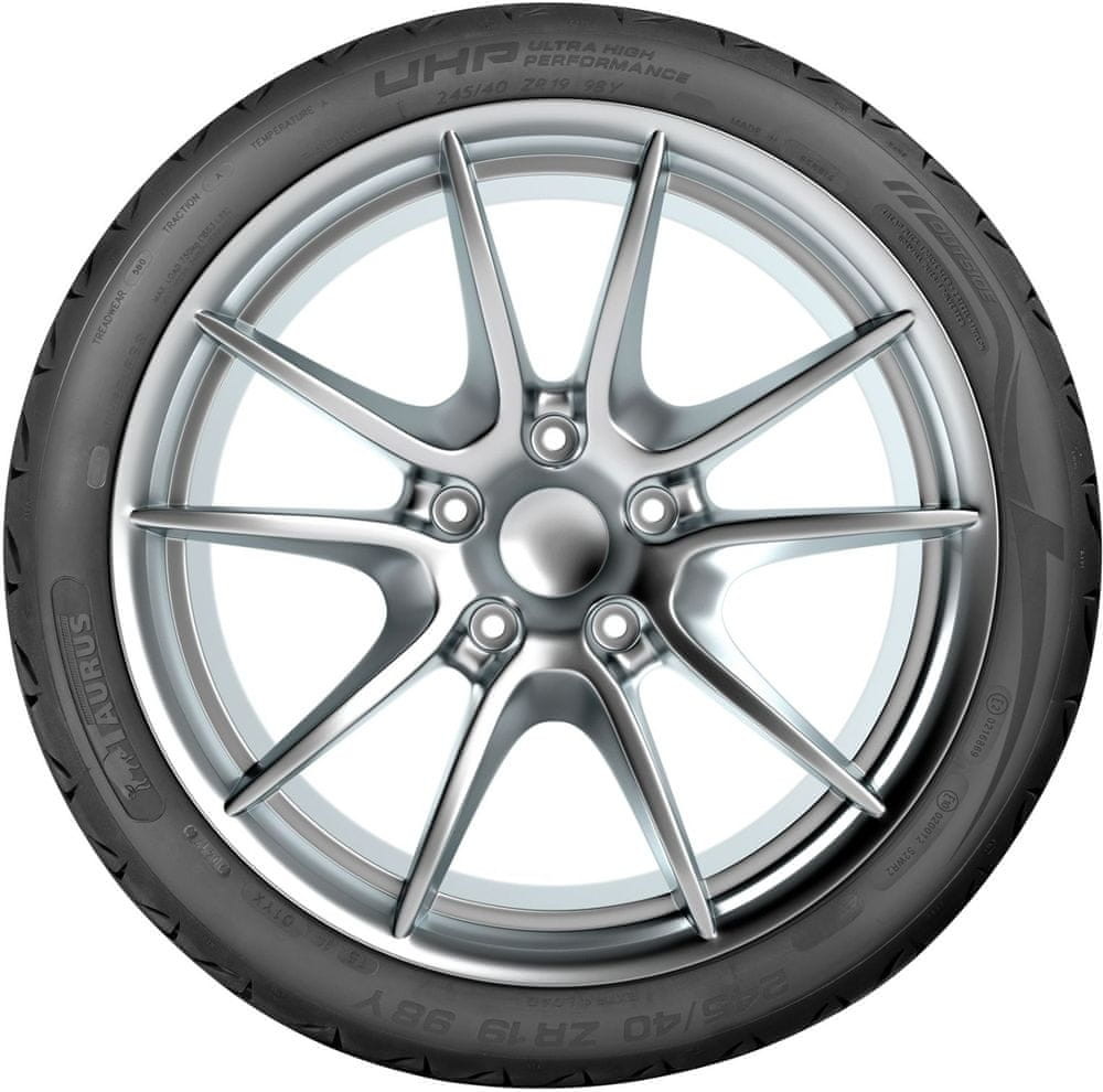 Taurus Ultra High Performance 225/40 R18 92Y