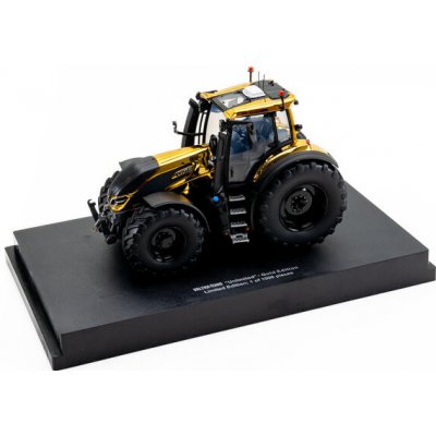 Universal Hobbies Valtra Q305 Gold Edition 2. trieda kvality 1:32