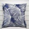 Biante Bavlnená obliečka na vankúš s lemom Sandra SA-414 Biele abstraktné páperie na modrom 40 x 60 cm
