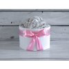 TortaNEtorta Mini plienková torta s uspávacím medvedíkom Ružova stuha a náplň pre dievčatko Korpus plienkovej torty: Tetra plienka Bábätko sa ešte nenarodilo