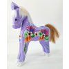 Maľovaný drevený koník fialový 20x25 cm