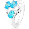 Šperky eshop - Trblietavý prsteň striebornej farby, zvlnená línia, tri ovály akvamarínovej farby R35.3 - Veľkosť: 49 mm