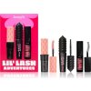 Benefit Lil’ Lash Adventures Benefit Roller Lash riasenka na predĺženie a natočenie rias 4 g + Benefit BADgal BANG! riasenka pre objem 4 g + Benefit Fan Fest riasenka pre objem a zahustenie rias 4 g k