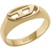 Diesel Fashion pozlátený prsteň s logom DX1588710