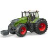 Bruder 04040 Farm - traktor Fendt 1050 Vario s mechanickým a garážovým zařízením