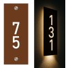 Solárne domové číslo – zvislý Farba a štýl: Hnedá tabuľa + bezpätkové čísla