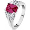 Šperky eshop - Prsteň v striebornom odtieni, ružový zirkónový obdĺžnik, číre zirkóniky G08.10 - Veľkosť: 51 mm