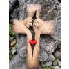 Drevený kríž partnerstva s červeným srdiečkom 22 - 40cm - text na želanie 19178