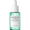 Skin1004 Centella Tea SOS sérum pre citlivú a aknóznu pleť. Receptúra bohatá na vysoko upokojujúce zložky - ázijský extrakt vacrota, hydrolát z japonského cyprusu, hydrolát z listov čajovníka - upokoj